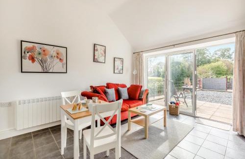 Crewkerne House | Pet-Friendly Retreat at Overshot - Uk45388 with High Ratings