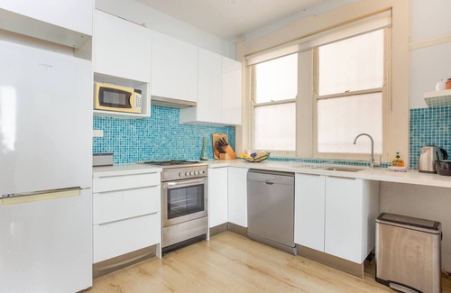 Kings Cross Apartment | Elegant Art Deco Retreat in Potts Point Near Harbour