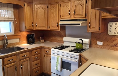 Auburn House | Lake House Getaway with Pool and Central Air - Guest Rated 9.8