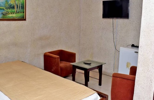 Lagos Apartment | Relax at Owee Suites: 4-Star Pool & Spa Experience