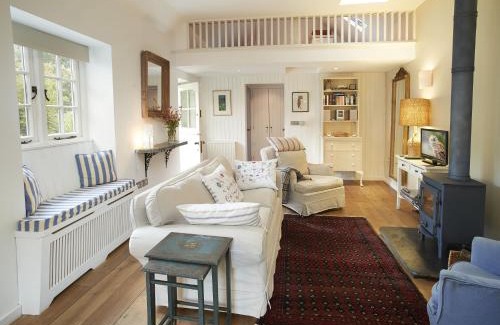 Wadebridge House | Pet-Friendly Owl House: Guest Rated 10/10 Experience
