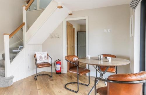 Mappleton House | Owl's Hoot: Pet-Friendly Retreat with 9.9 Guest Rating