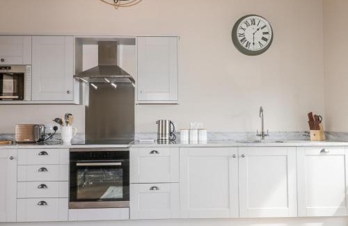 Mappleton House | Owl's Hoot: Pet-Friendly Retreat with 9.9 Guest Rating