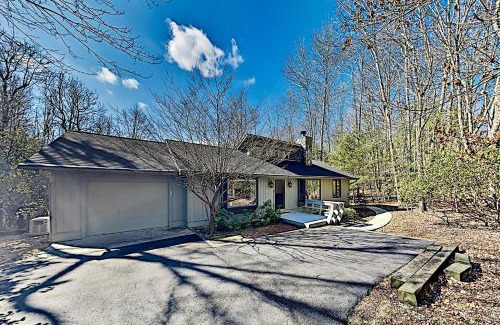 Brevard House | Owl's Nest: Family-Friendly Escape with Pool & Pet Perks