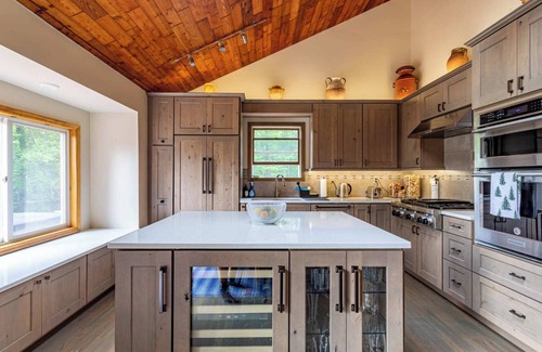 Highmount House | Owl's Perch - 10 Mins to Belleyare for Hiking + Skiing