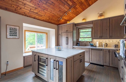 Highmount House | Owl's Perch - 10 Mins to Belleyare for Hiking + Skiing