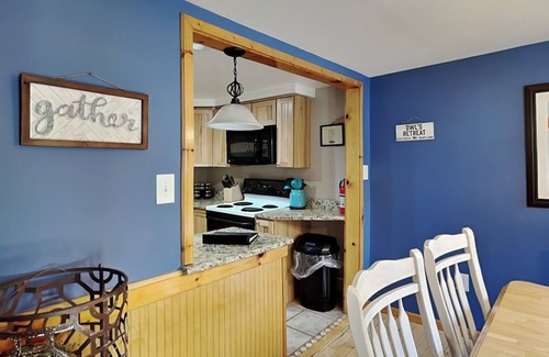 McHenry House | Owl's Retreat: Pet Friendly with Hot Tub & Lake Views