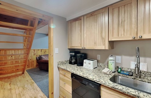 McHenry House | Owl's Retreat: Pet Friendly with Hot Tub & Lake Views