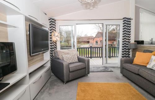 Wimborne House | Owls Nest: Cozy Retreat with Pool and Pet-Friendly Amenities
