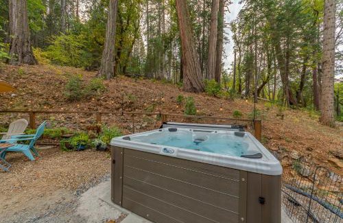 Altaville House | Relax at Owls Nest: Family-Friendly with Hot Tub Access