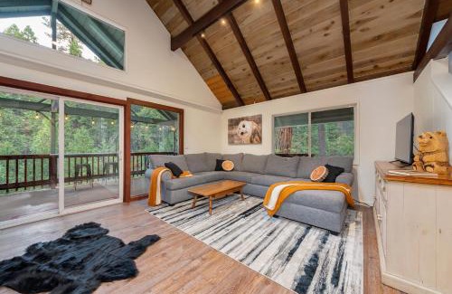 Altaville House | Relax at Owls Nest: Family-Friendly with Hot Tub Access
