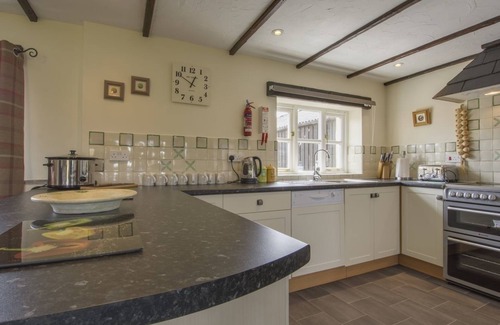 Ilfracombe Cottage | Family-Friendly Owls Roost with Hot Tub in Combe Martin