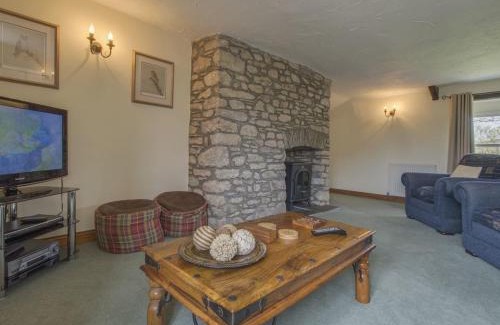 Hele House | Welcoming Owls Roost: Family-Friendly 4-Star Retreat