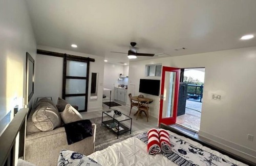 Franklin House | Newly Renovated Hotel with Pool & Breathtaking Views