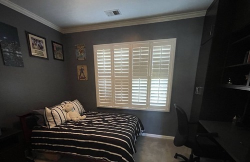 Linfield Oaks House | Discover a Pet-Friendly 5BR Oasis near Downtown Menlo Park