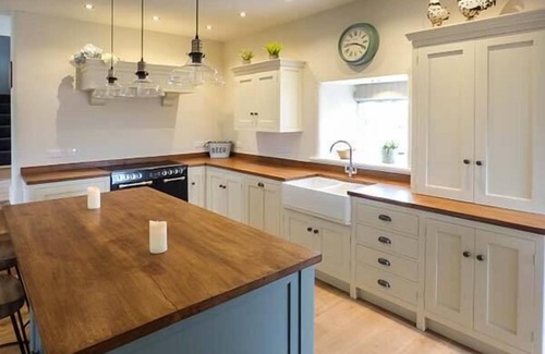 Clitheroe Cottage | Experience Comfort at Ox Hey Barn with Pool and Spa
