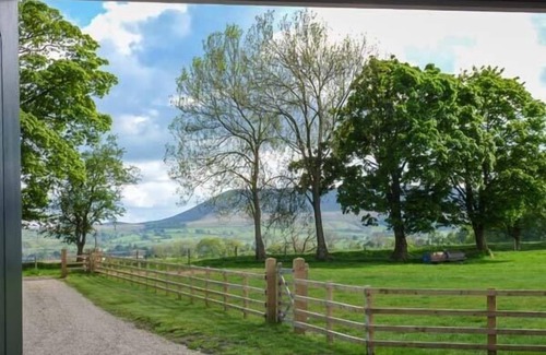 Clitheroe Cottage | Experience Comfort at Ox Hey Barn with Pool and Spa