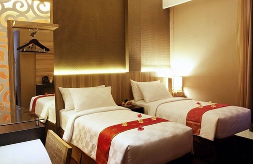 Padang Hotel | Family-Friendly Ox Ville Hotel with Pool & Breakfast Included