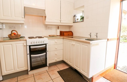 Newton Grange Cottage | Family-Friendly Oxdales Cottage with Garden in Alsop Moor