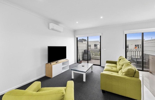Whittington House | Oxford Central Geelong: Family-Friendly & Accessible Stay