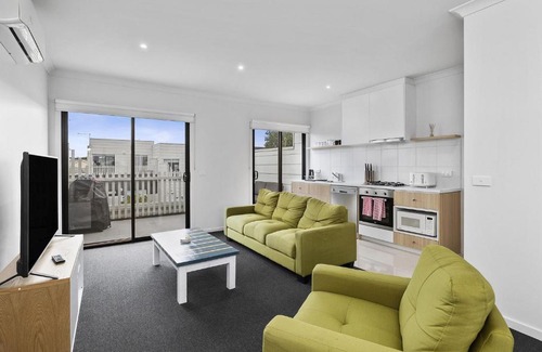Whittington House | Oxford Central Geelong: Family-Friendly & Accessible Stay
