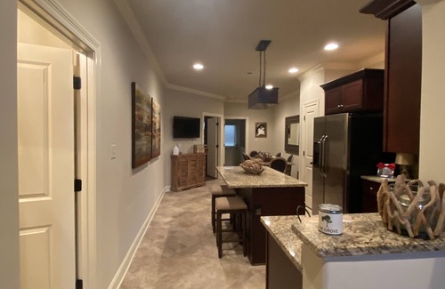 Oxford Condo | Prime Oxford Condo - Steps from Campus & Square, 10/10 Rated