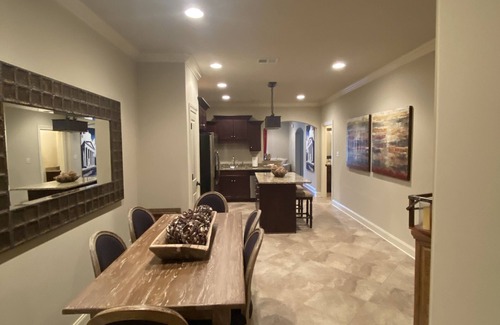 Oxford Condo | Prime Oxford Condo - Steps from Campus & Square, 10/10 Rated