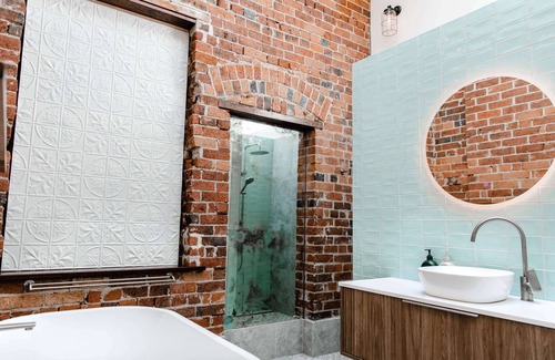 Inverell Hotel | Eco-Friendly Oxford on Otho: Guest Rated 9.8 with Breakfast