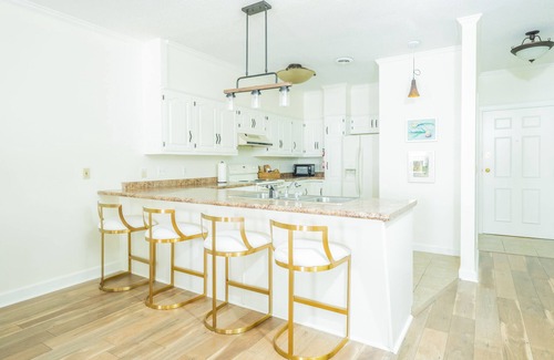 Oxford Apartment | Prime Oxford Location: Steps from Campus with Top Amenities