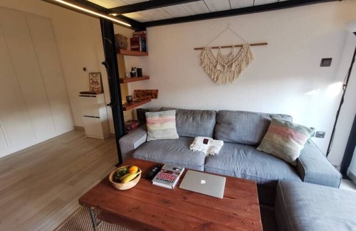 Jumeirah Village Circle Apartment | Modern LOFT at Oxford Residence 2 with Smart Work Station