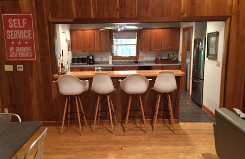 Batesville Cabin | Oxford Retreat: Renovated Cabin with Breakfast & Family Amenities