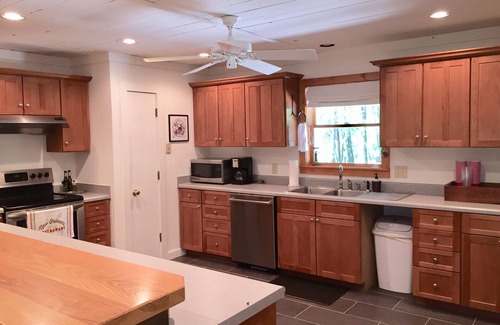 Batesville Cabin | Oxford Retreat: Renovated Cabin with Breakfast & Family Amenities