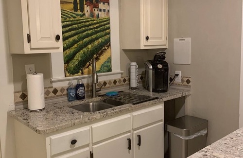 Sardis Cottage | Oxford/Sardis Cozy Stay with Breakfast & Family Amenities