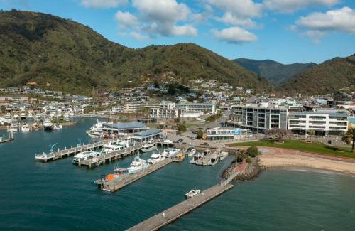 Picton Apartment | Oxleys Penthouse 506: Family-Friendly Retreat with Top Reviews