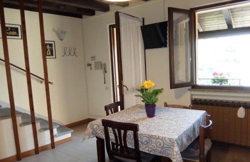 Iseo Apartment | Cozy Oxy Holiday Home with Oceanfront Views and Breakfast