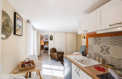 Bruges House | Discover OYAT Apartment: Nature-Infused Retreat Near Bordeaux