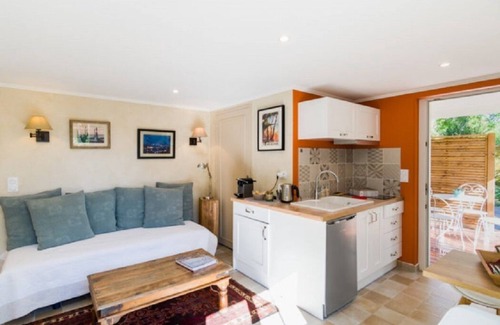 Bruges House | Discover OYAT Apartment: Nature-Infused Retreat Near Bordeaux