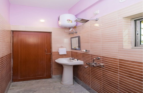 Mukundapur Hotel | Budget-Friendly Stay at OYO 11379 Jams Guest House