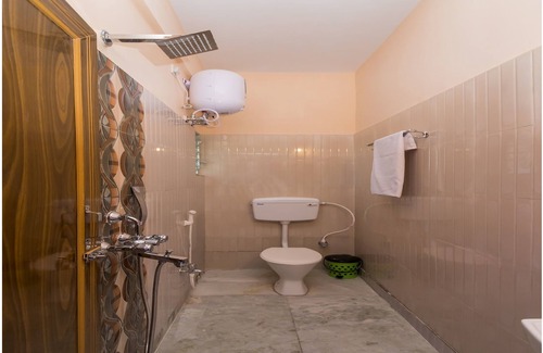 Mukundapur Hotel | Budget-Friendly Stay at OYO 11379 Jams Guest House