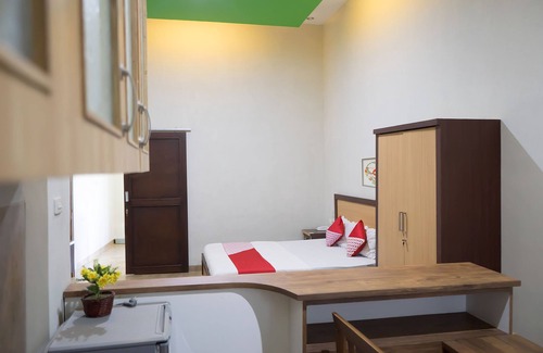 Jambi Hotel | Convenient Stay at OYO 1283 Guest House Loemajan