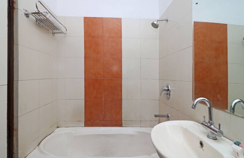 Rudrapur Hotel | Budget-Friendly OYO 13161 King's Palace with Breakfast