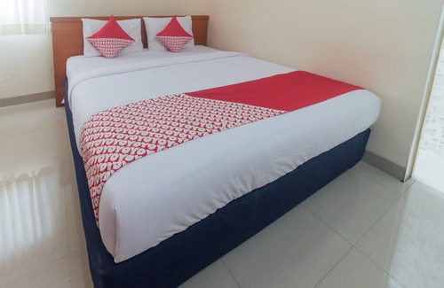 Ambon Hotel | Budget-Friendly Stay at OYO 1448 Mangga Dua Guest House