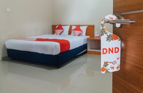 Ambon Hotel | Budget-Friendly Stay at OYO 1448 Mangga Dua Guest House