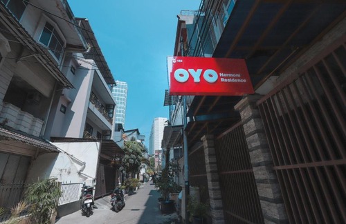 Kebon Kacang Hotel | Budget-Friendly Stay at OYO 150 Harmoni Residence