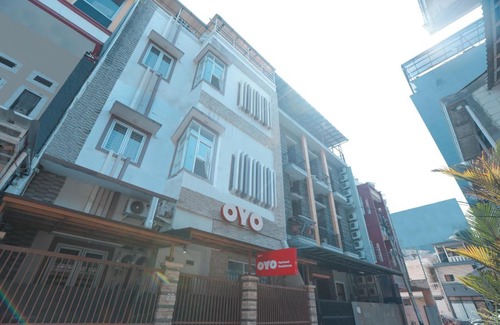Kebon Kacang Hotel | Budget-Friendly Stay at OYO 150 Harmoni Residence