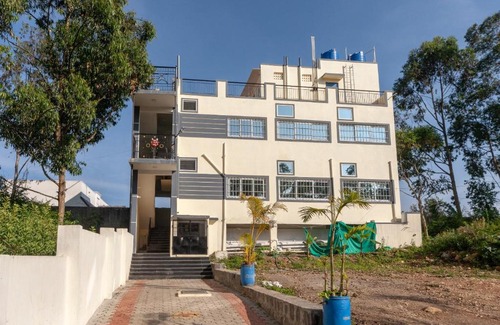 Yercaud Hotel | Budget-Friendly OYO 15990 Deepam Resort with Family Amenities