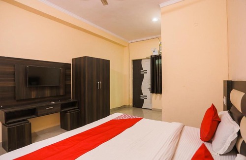 Faridabad Hotel | Family-Friendly Stay at OYO 16362 Hotel National