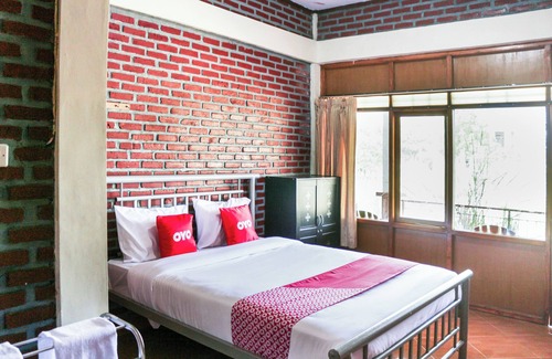 Garut Hotel | Affordable Stay at Super OYO 1722 Villa Ciparay Indah