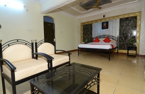 Jhalamand Hotel | Comfortable Stay at OYO 17368 Ranibagh Palace with Breakfast