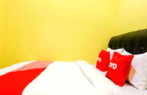 Madiun Hotel | Budget-Friendly Stay at OYO 1784 Hj. Aniek Residence
